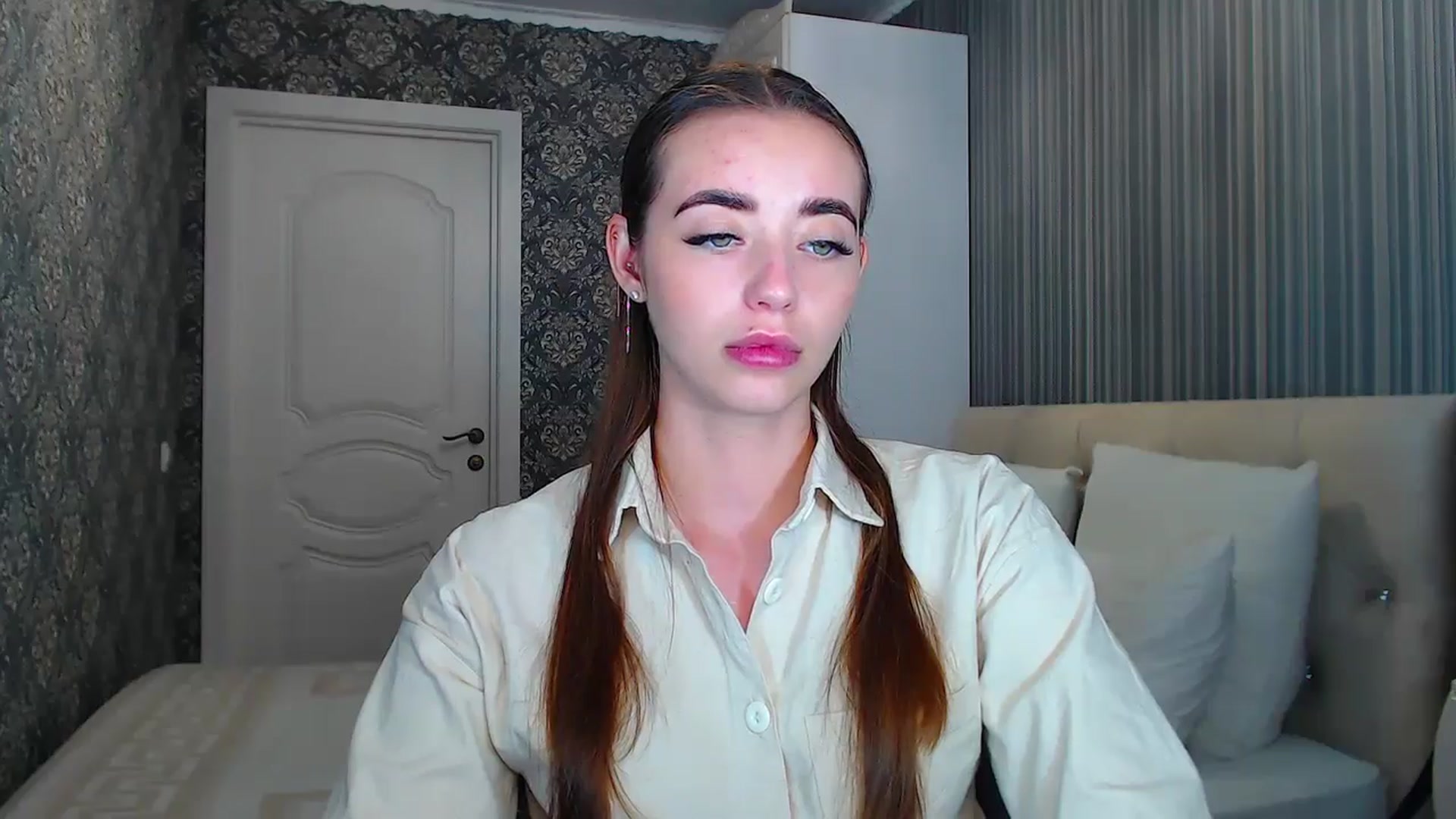 Gallery image thumbnail from EmeraldLilyyy's myfreecams stream on, 07/15/2024, 14:32 image 2 of 20