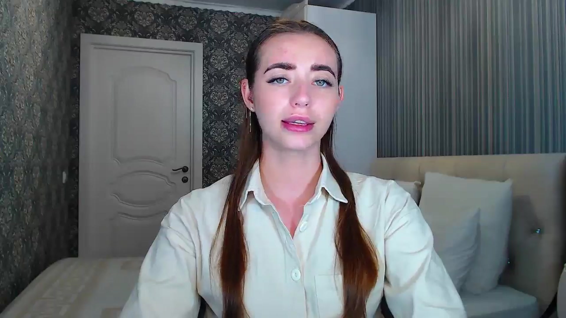 Gallery image thumbnail from EmeraldLilyyy's myfreecams stream on, 07/15/2024, 14:32 image 4 of 20