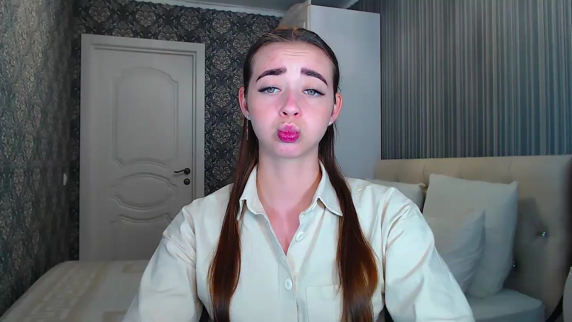Gallery image thumbnail from EmeraldLilyyy's myfreecams stream on, 07/15/2024, 14:32 image 13 of 20