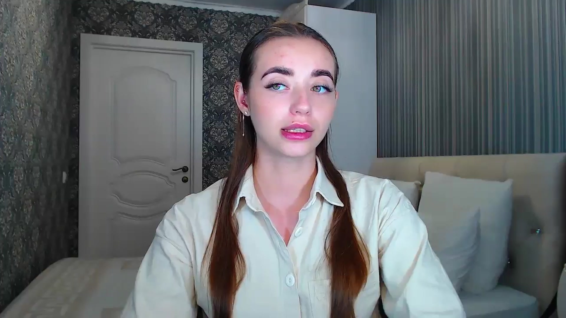 Gallery image thumbnail from EmeraldLilyyy's myfreecams stream on, 07/15/2024, 14:32 image 5 of 20