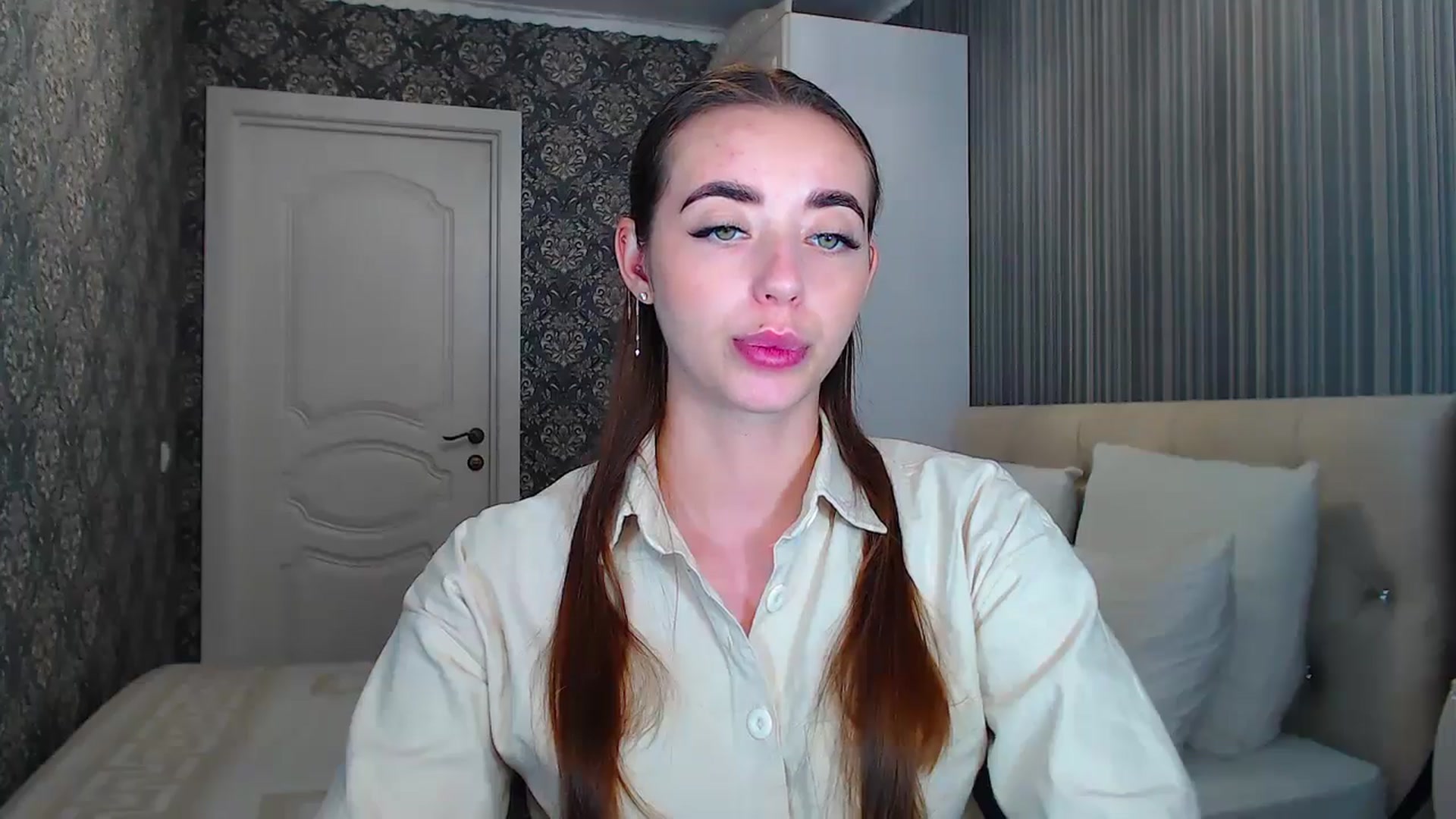 Gallery image thumbnail from EmeraldLilyyy's myfreecams stream on, 07/15/2024, 14:32 image 3 of 20