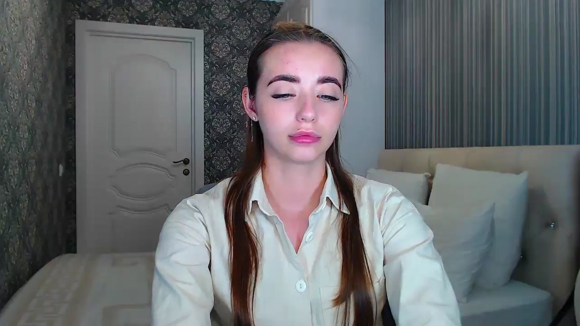 Gallery image thumbnail from EmeraldLilyyy's myfreecams stream on, 07/15/2024, 15:14 image 16 of 20