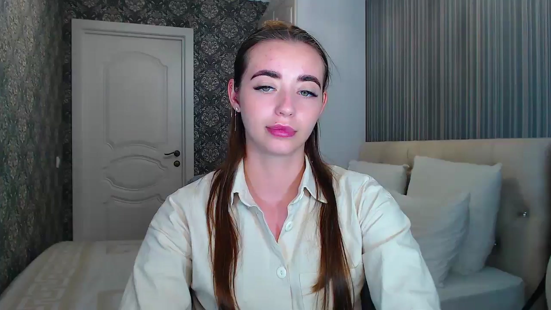 Gallery image thumbnail from EmeraldLilyyy's myfreecams stream on, 07/15/2024, 15:14 image 17 of 20