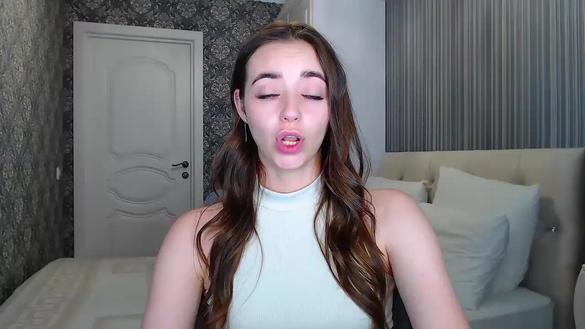 Gallery image thumbnail from EmeraldLilyyy's myfreecams stream on, 07/19/2024, 16:14 image 17 of 20