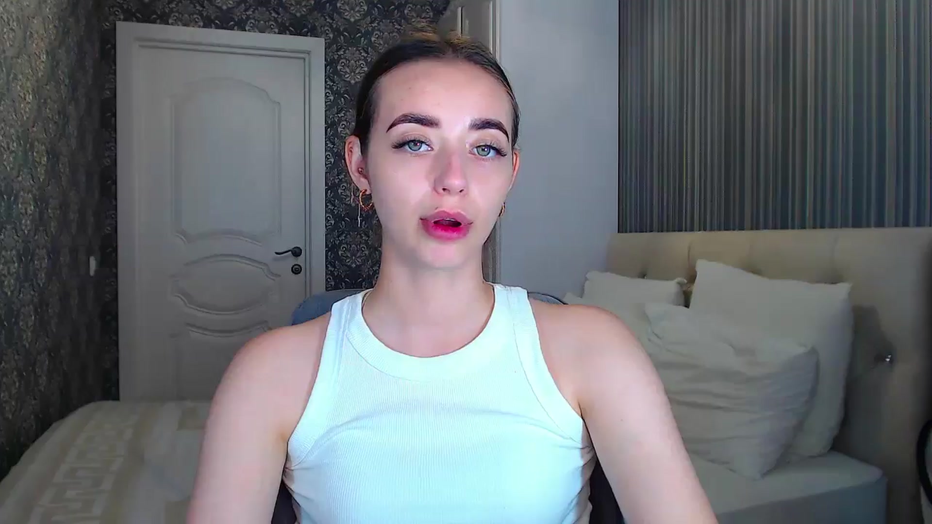 Gallery image thumbnail from EmeraldLilyyy's myfreecams stream on, 07/22/2024, 11:13 image 12 of 20
