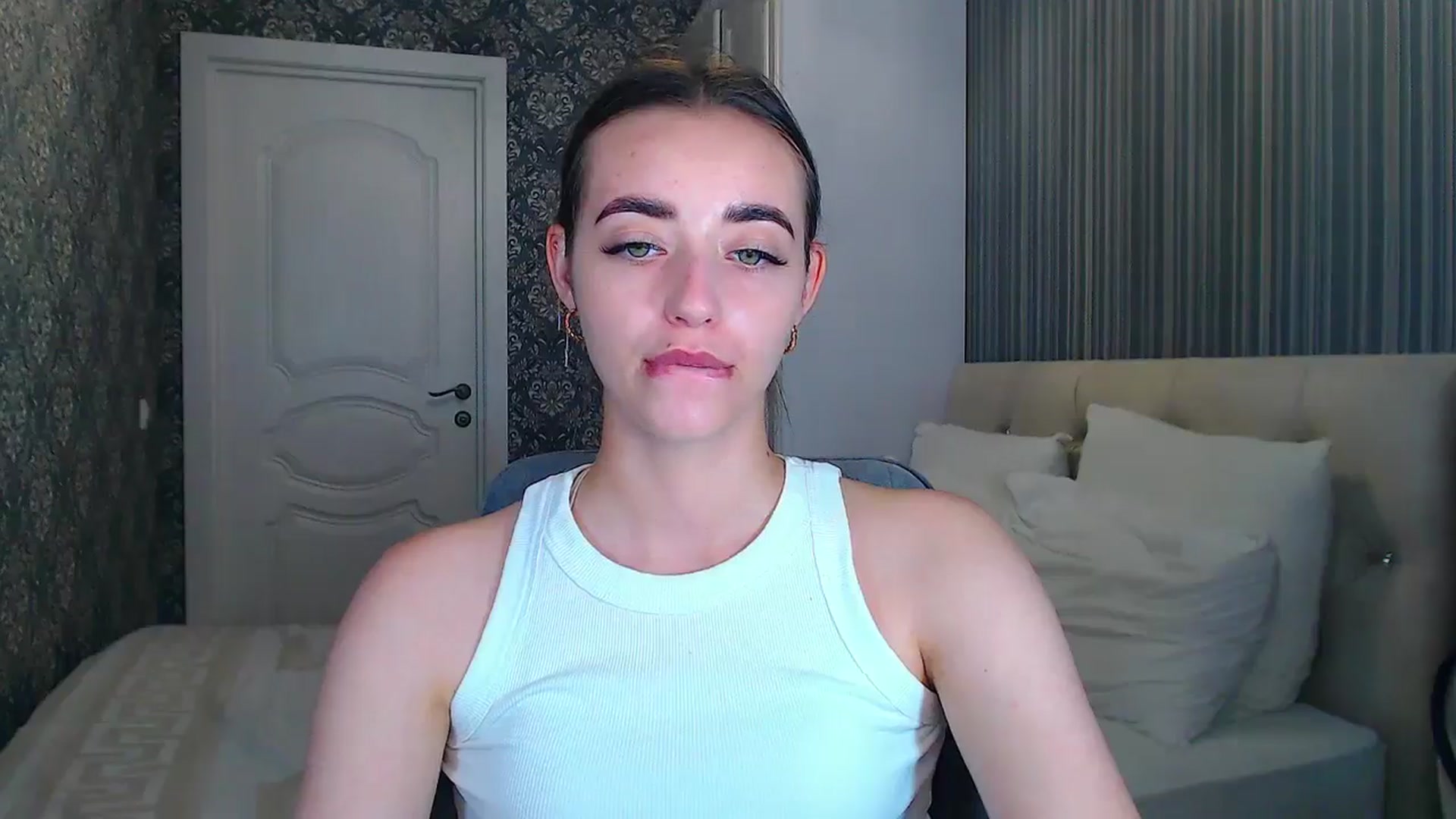 Gallery image thumbnail from EmeraldLilyyy's myfreecams stream on, 07/22/2024, 11:47 image 12 of 20