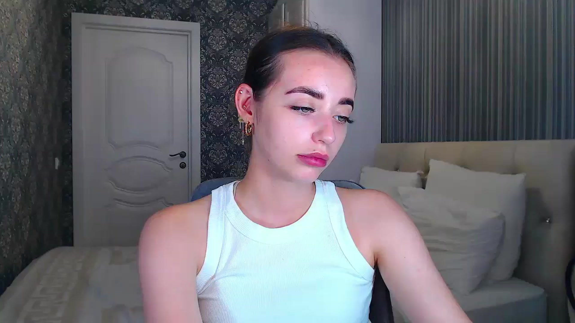 Gallery image thumbnail from EmeraldLilyyy's myfreecams stream on, 07/22/2024, 11:47 image 17 of 20
