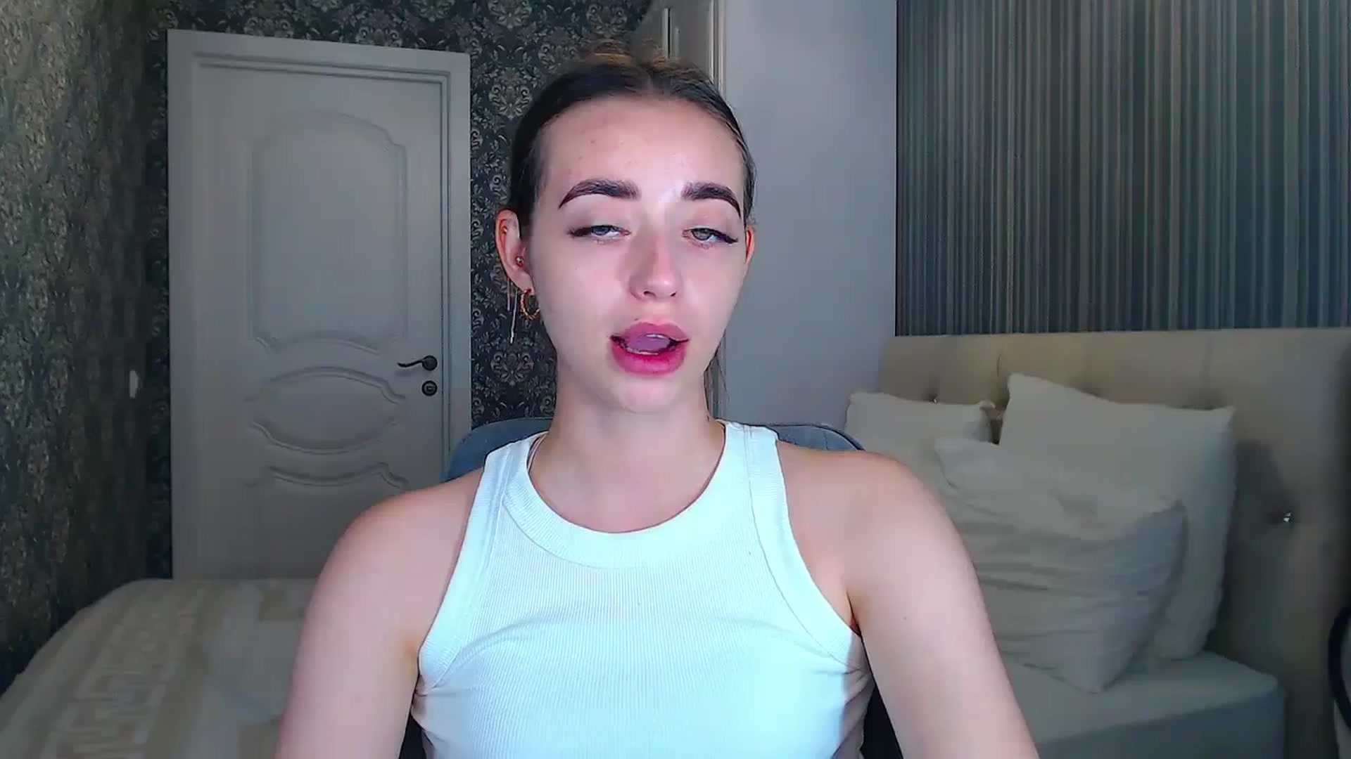 Gallery image thumbnail from EmeraldLilyyy's myfreecams stream on, 07/22/2024, 11:47 image 13 of 20
