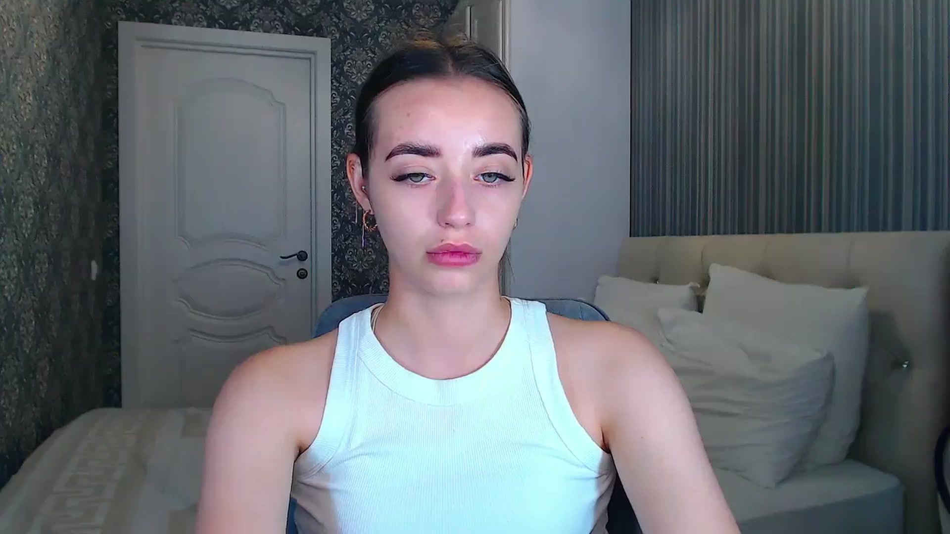 Gallery image thumbnail from EmeraldLilyyy's myfreecams stream on, 07/22/2024, 11:47 image 10 of 20