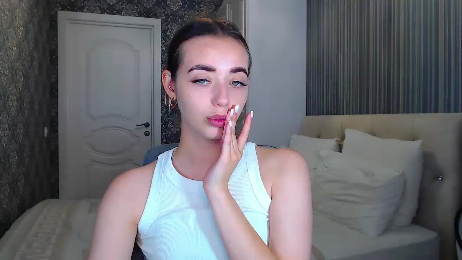 Gallery image thumbnail from EmeraldLilyyy's myfreecams stream on, 07/22/2024, 11:47 image 1 of 20