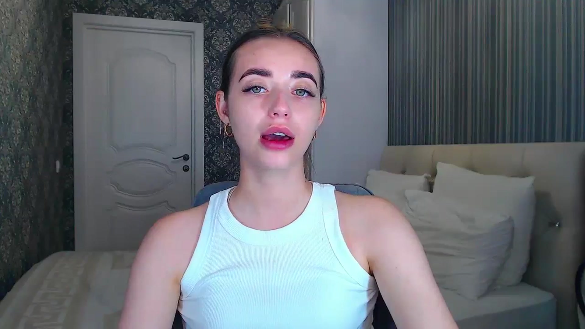 Gallery image thumbnail from EmeraldLilyyy's myfreecams stream on, 07/22/2024, 11:47 image 16 of 20