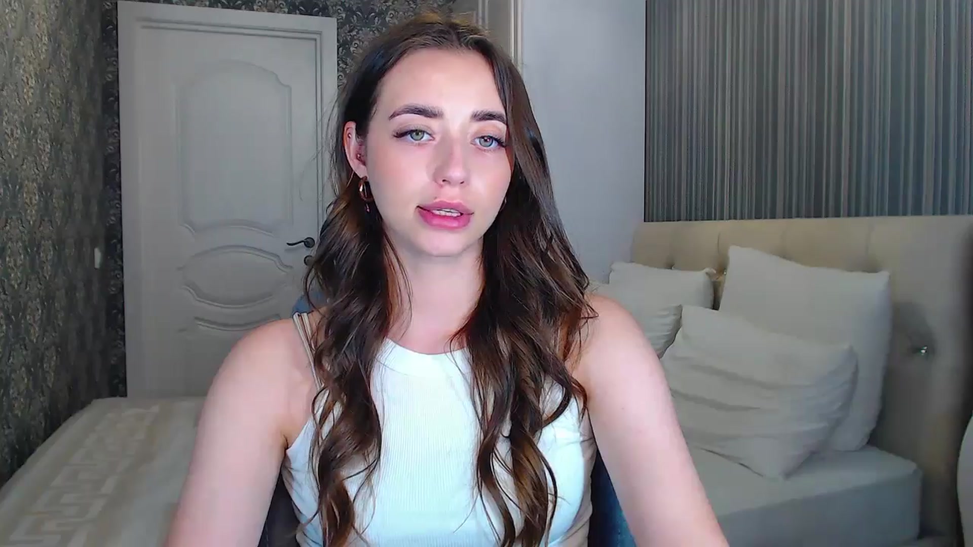 Gallery image thumbnail from EmeraldLilyyy's myfreecams stream on, 07/24/2024, 11:36 image 14 of 20