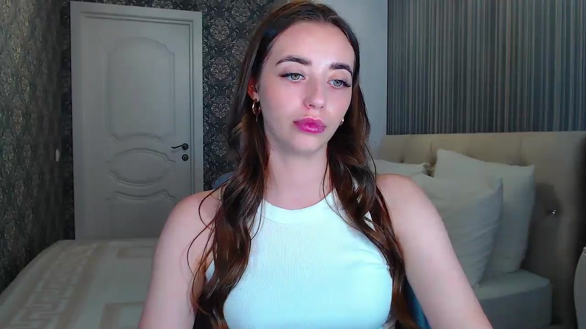 Gallery image thumbnail from EmeraldLilyyy's myfreecams stream on, 07/24/2024, 14:19 image 10 of 20