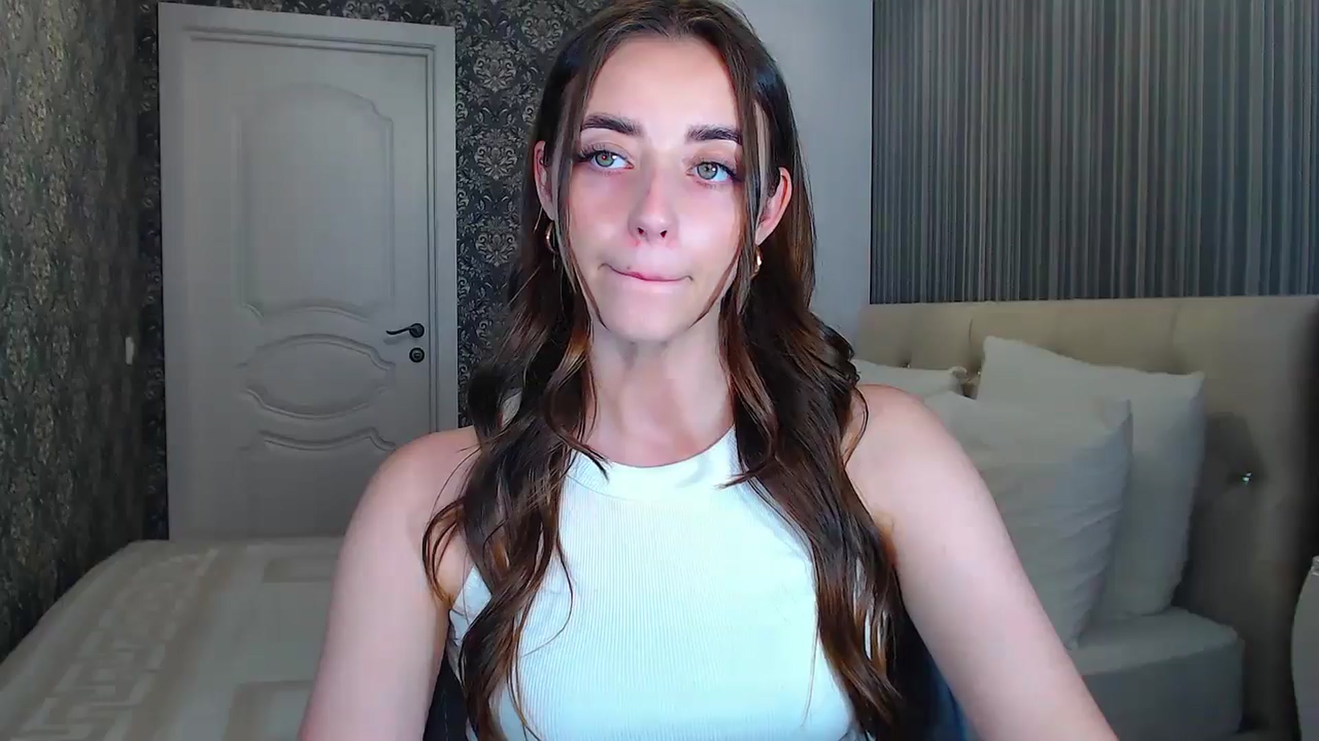 Gallery image thumbnail from EmeraldLilyyy's myfreecams stream on, 07/24/2024, 14:19 image 14 of 20