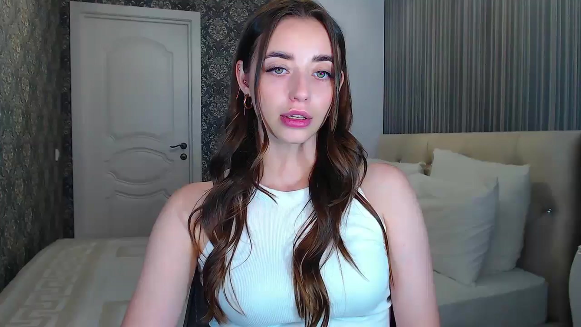 Gallery image thumbnail from EmeraldLilyyy's myfreecams stream on, 07/24/2024, 14:19 image 12 of 20