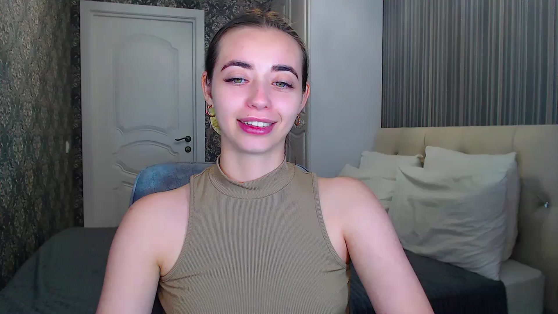 Gallery image thumbnail from EmeraldLilyyy's myfreecams stream on, 07/29/2024, 11:56 image 10 of 20