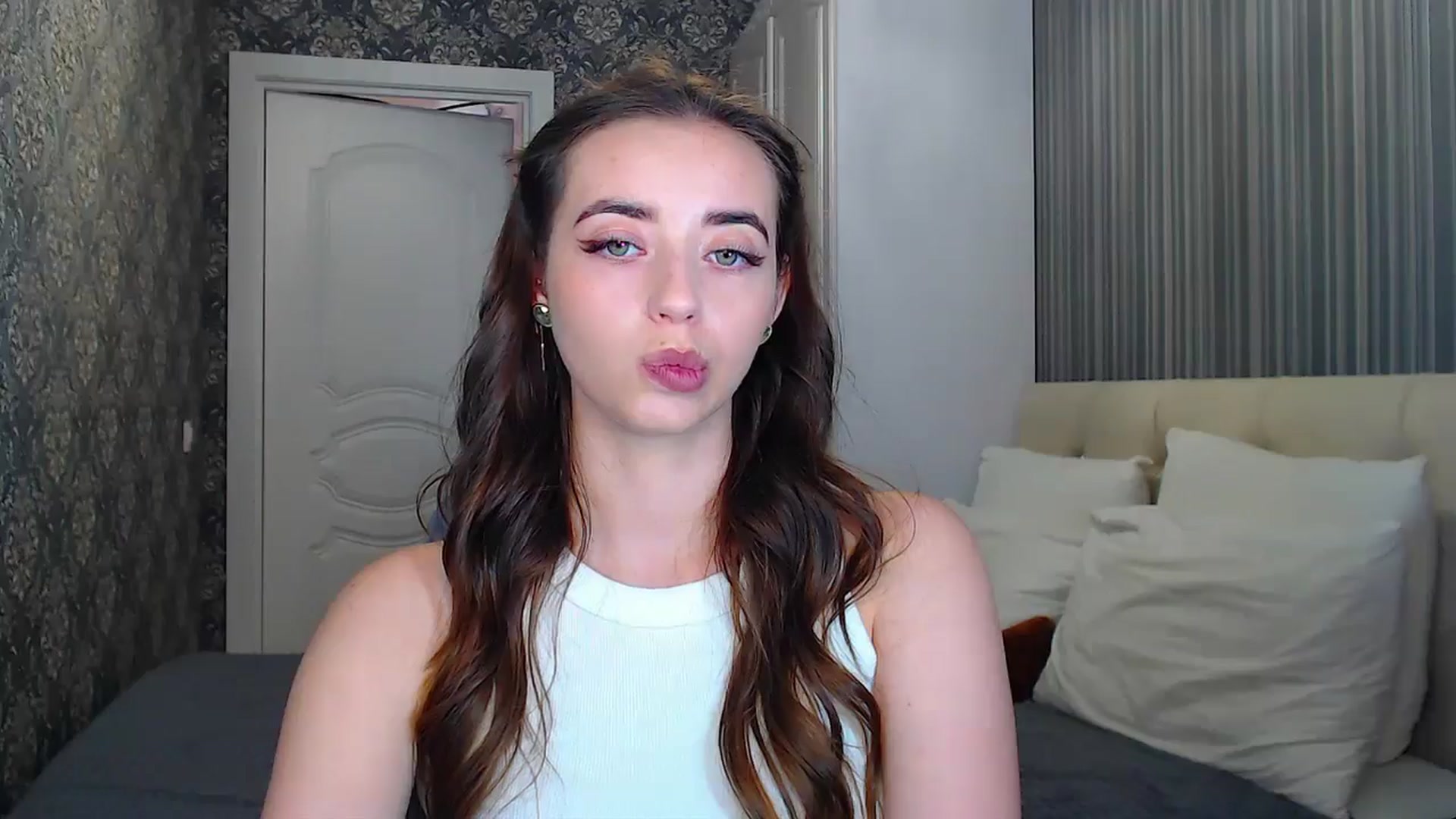 Gallery image thumbnail from EmeraldLilyyy's myfreecams stream on, 07/30/2024, 11:32 image 18 of 20