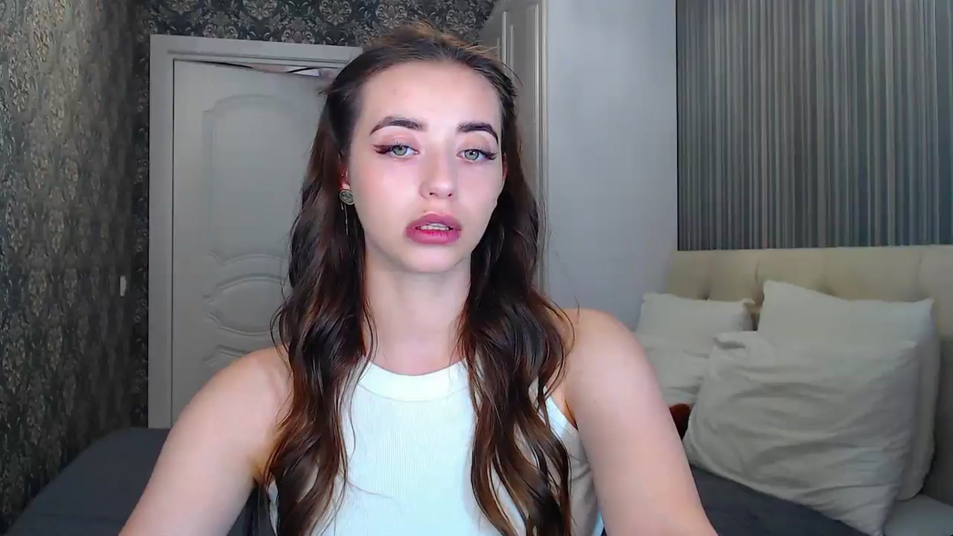 Gallery image thumbnail from EmeraldLilyyy's myfreecams stream on, 07/30/2024, 11:32 image 10 of 20