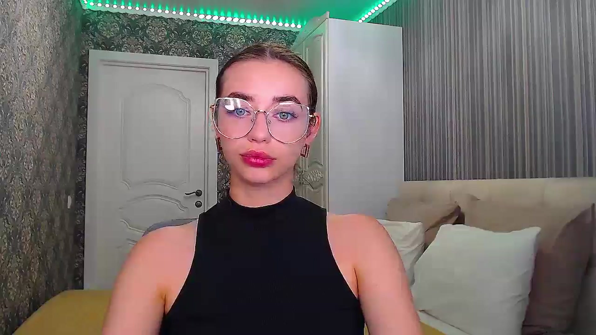 Gallery image thumbnail from EmeraldLilyyy's myfreecams stream on, 08/03/2024, 10:09 image 12 of 20
