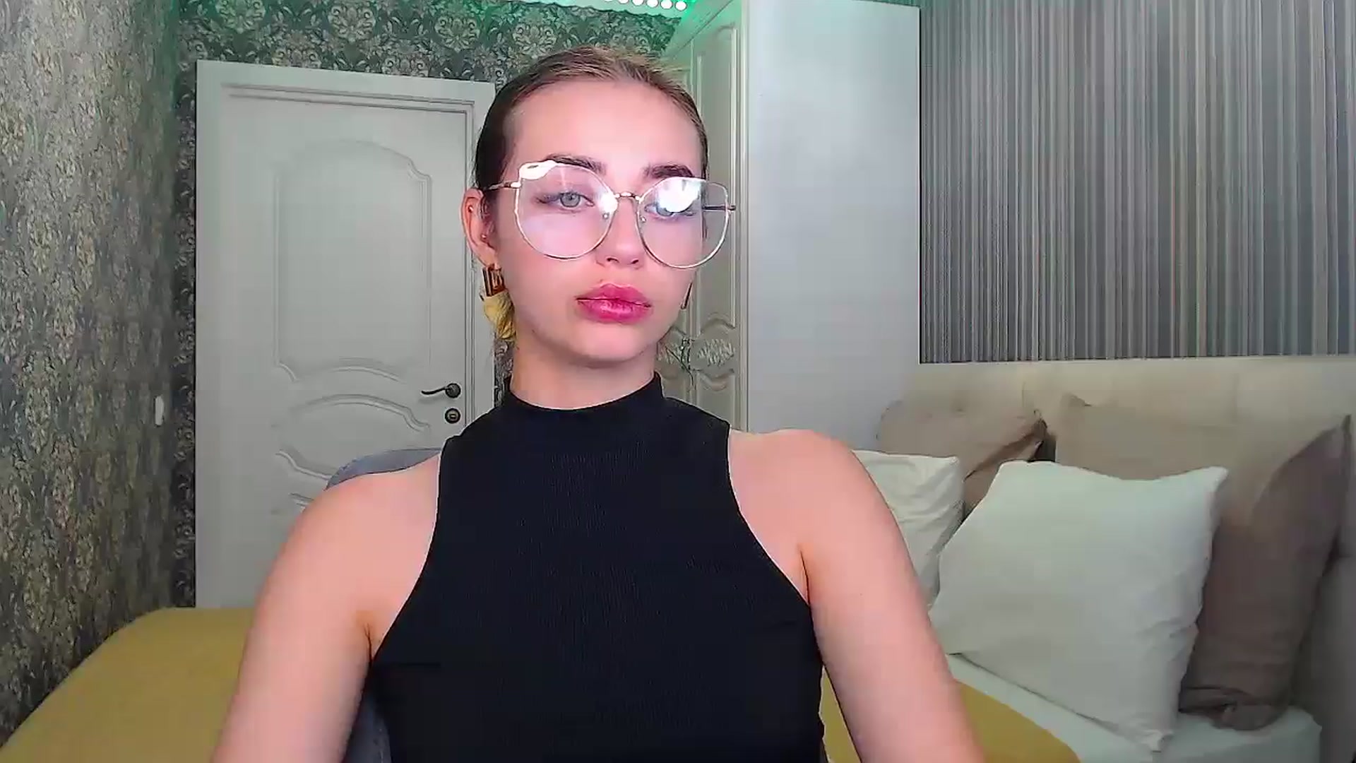 Gallery image thumbnail from EmeraldLilyyy's myfreecams stream on, 08/03/2024, 10:09 image 15 of 20