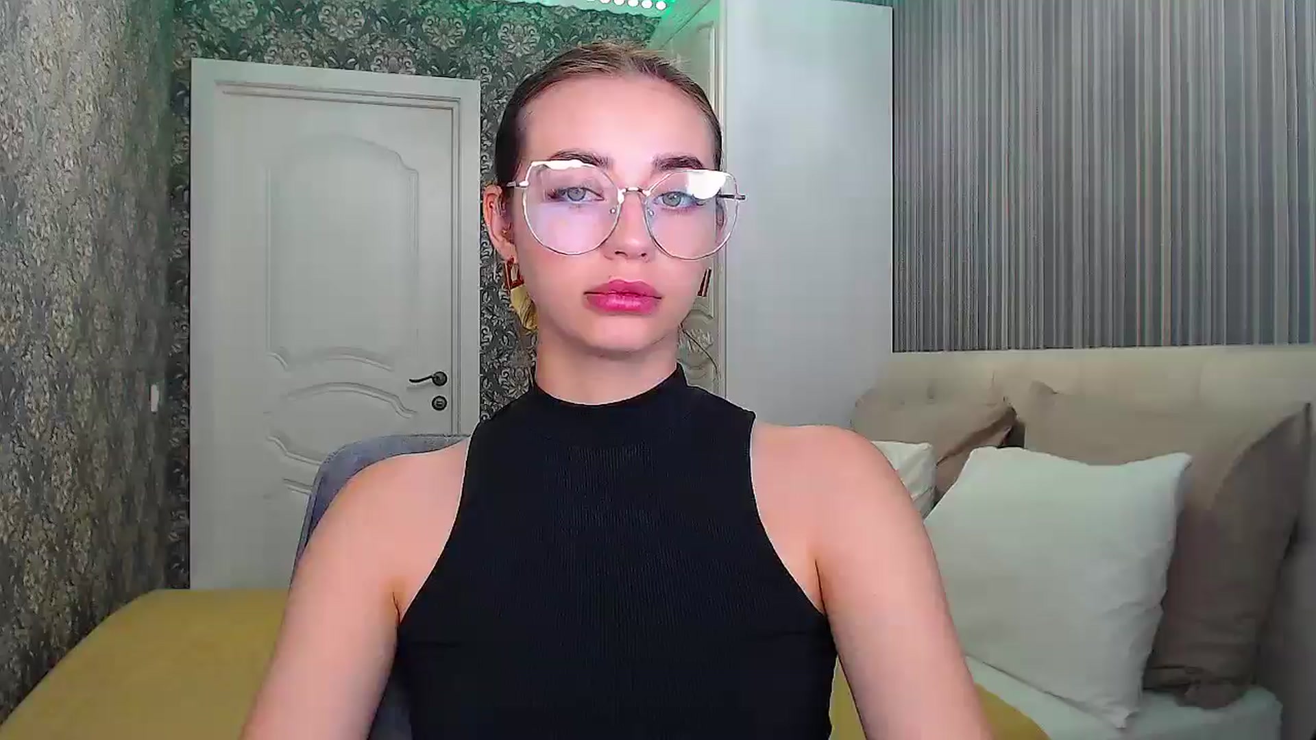 Gallery image thumbnail from EmeraldLilyyy's myfreecams stream on, 08/03/2024, 10:09 image 19 of 20