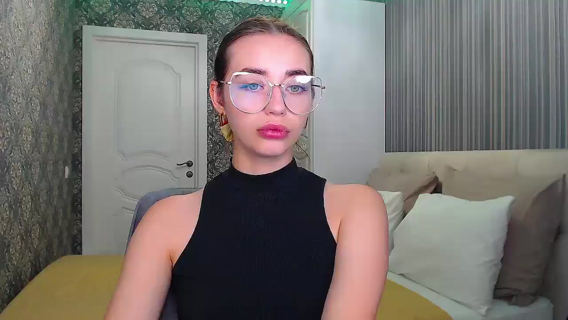 Gallery image thumbnail from EmeraldLilyyy's myfreecams stream on, 08/03/2024, 10:09 image 18 of 20