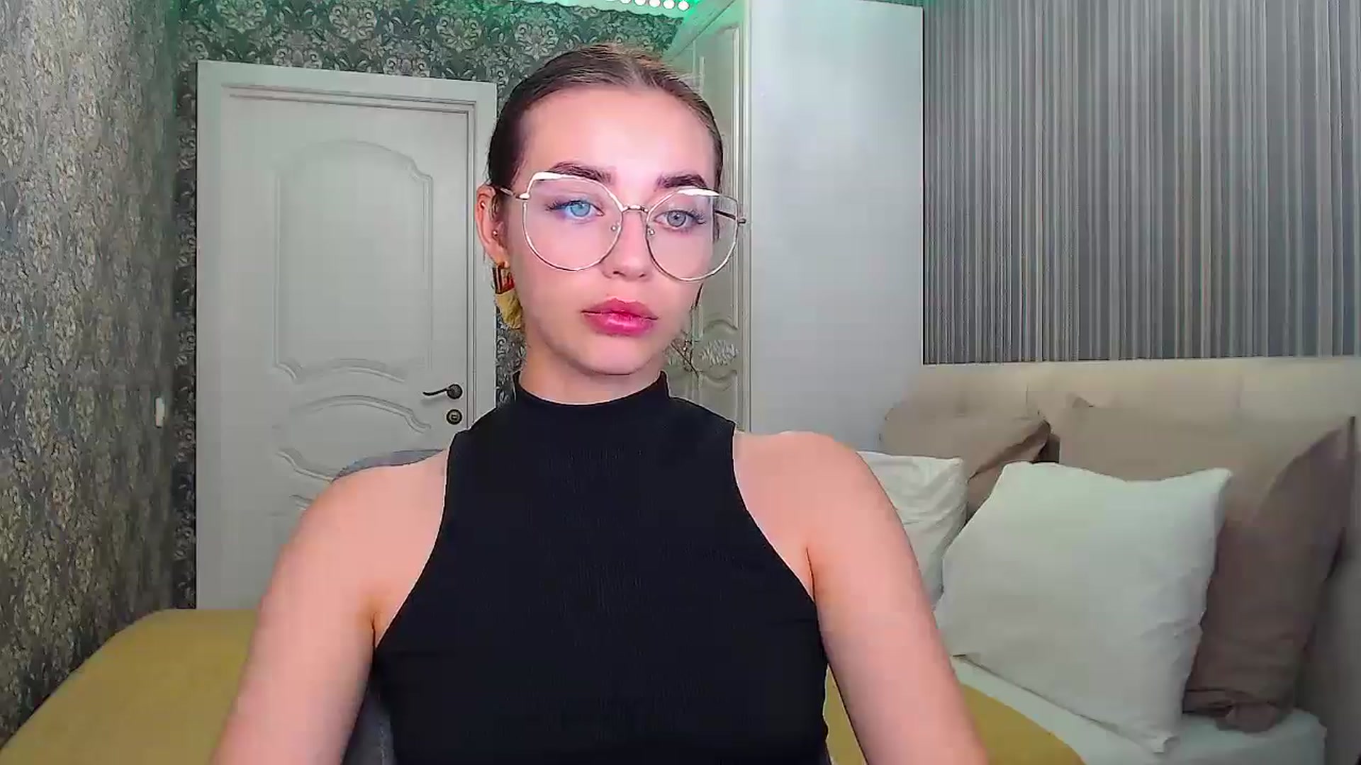 Gallery image thumbnail from EmeraldLilyyy's myfreecams stream on, 08/03/2024, 10:09 image 14 of 20