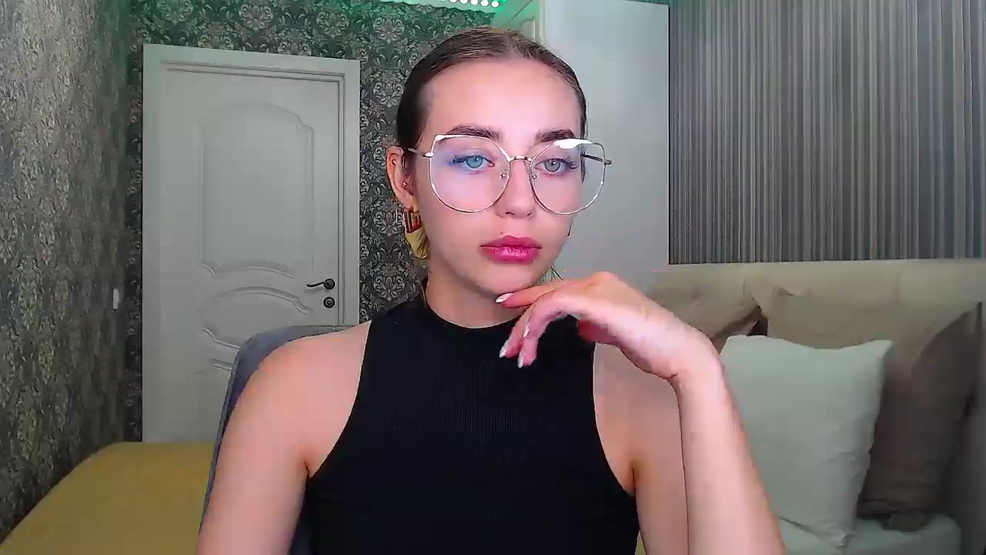Gallery image thumbnail from EmeraldLilyyy's myfreecams stream on, 08/03/2024, 10:09 image 17 of 20