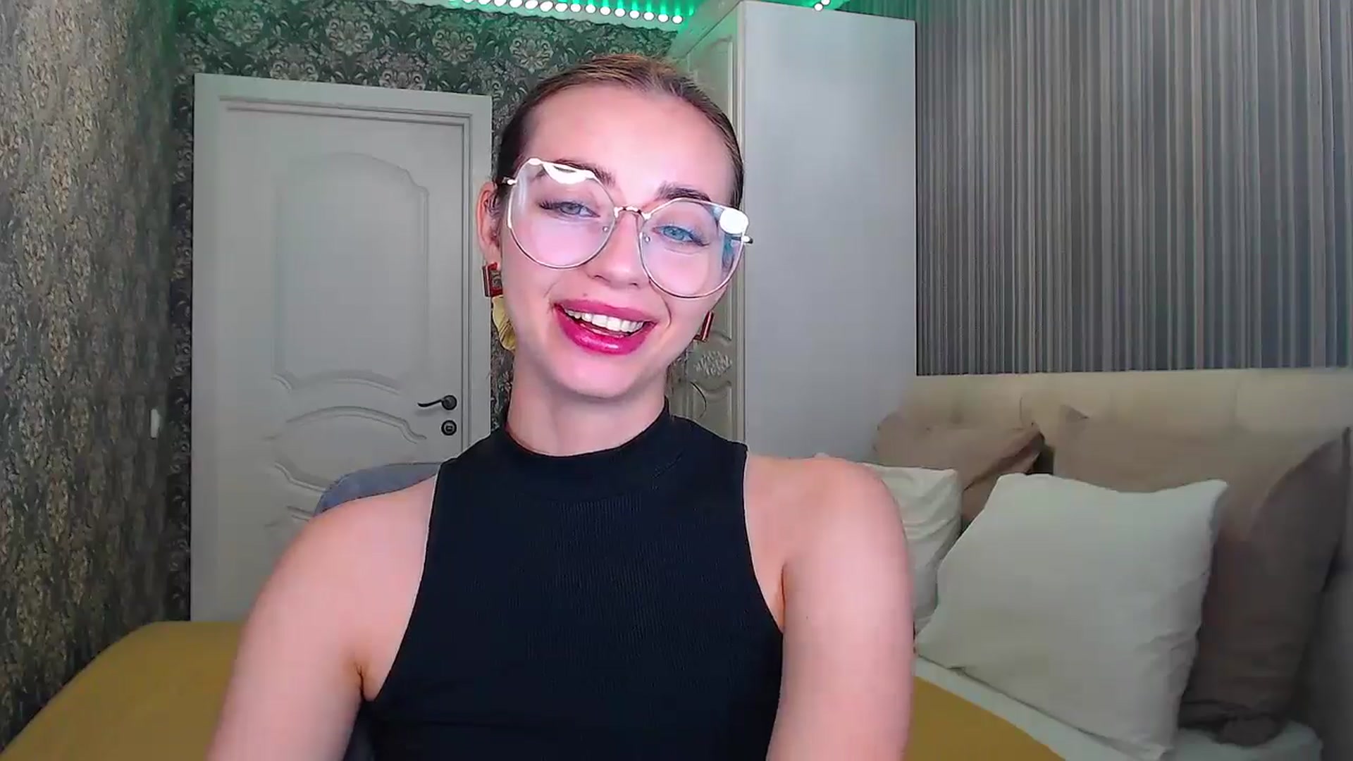 Gallery image thumbnail from EmeraldLilyyy's myfreecams stream on, 08/03/2024, 10:09 image 6 of 20
