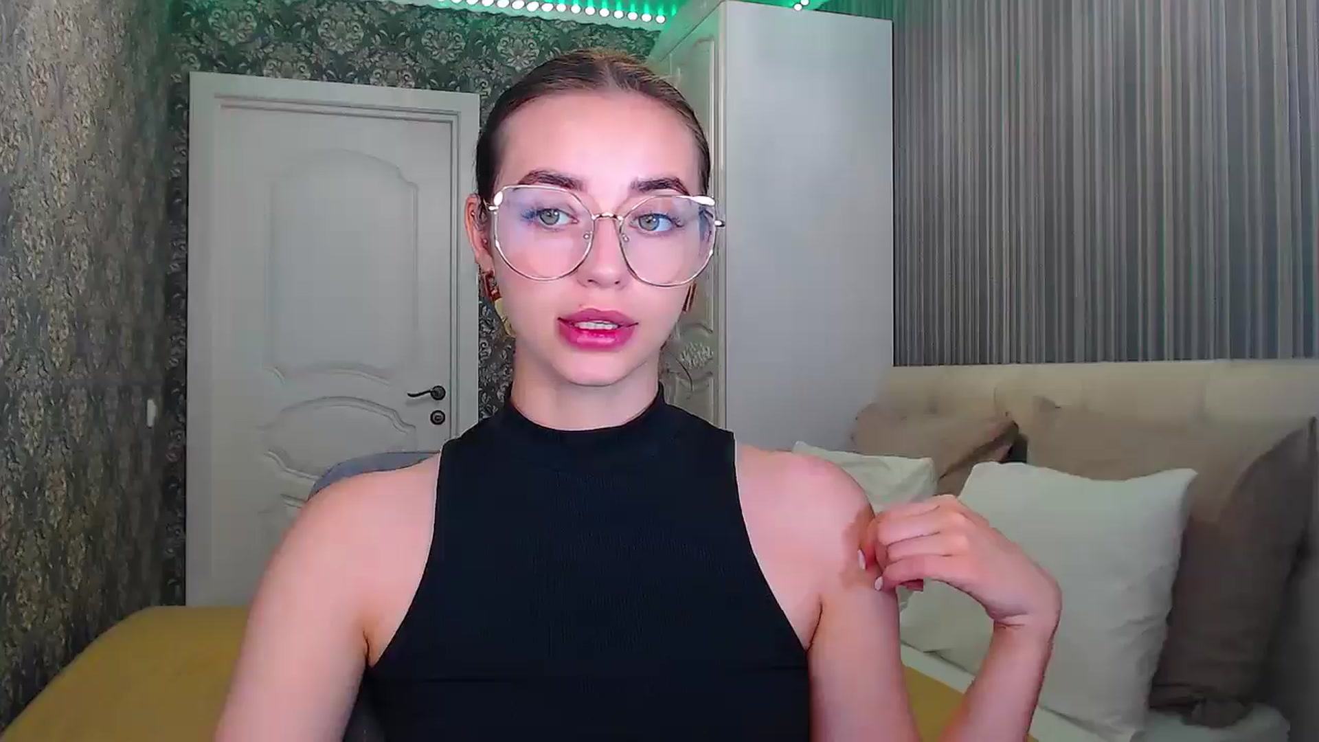 Gallery image thumbnail from EmeraldLilyyy's myfreecams stream on, 08/03/2024, 10:09 image 8 of 20