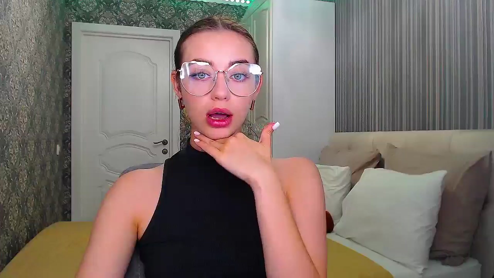 Gallery image thumbnail from EmeraldLilyyy's myfreecams stream on, 08/03/2024, 10:09 image 13 of 20