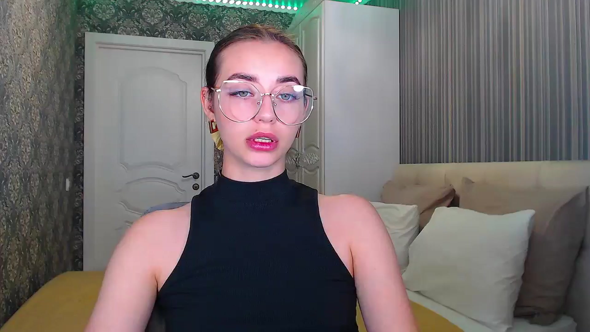Gallery image thumbnail from EmeraldLilyyy's myfreecams stream on, 08/03/2024, 10:09 image 1 of 20