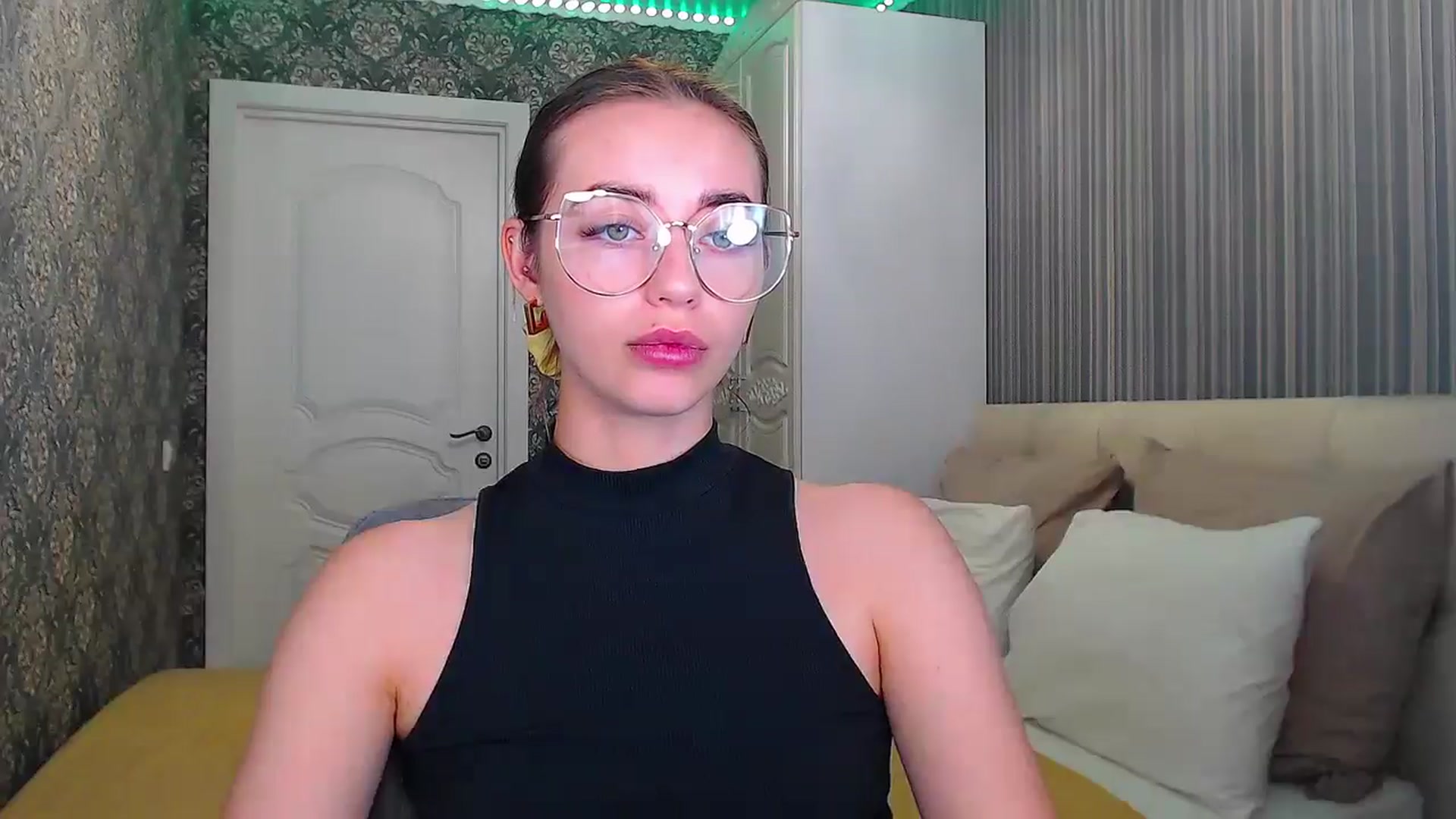 Gallery image thumbnail from EmeraldLilyyy's myfreecams stream on, 08/03/2024, 10:09 image 10 of 20