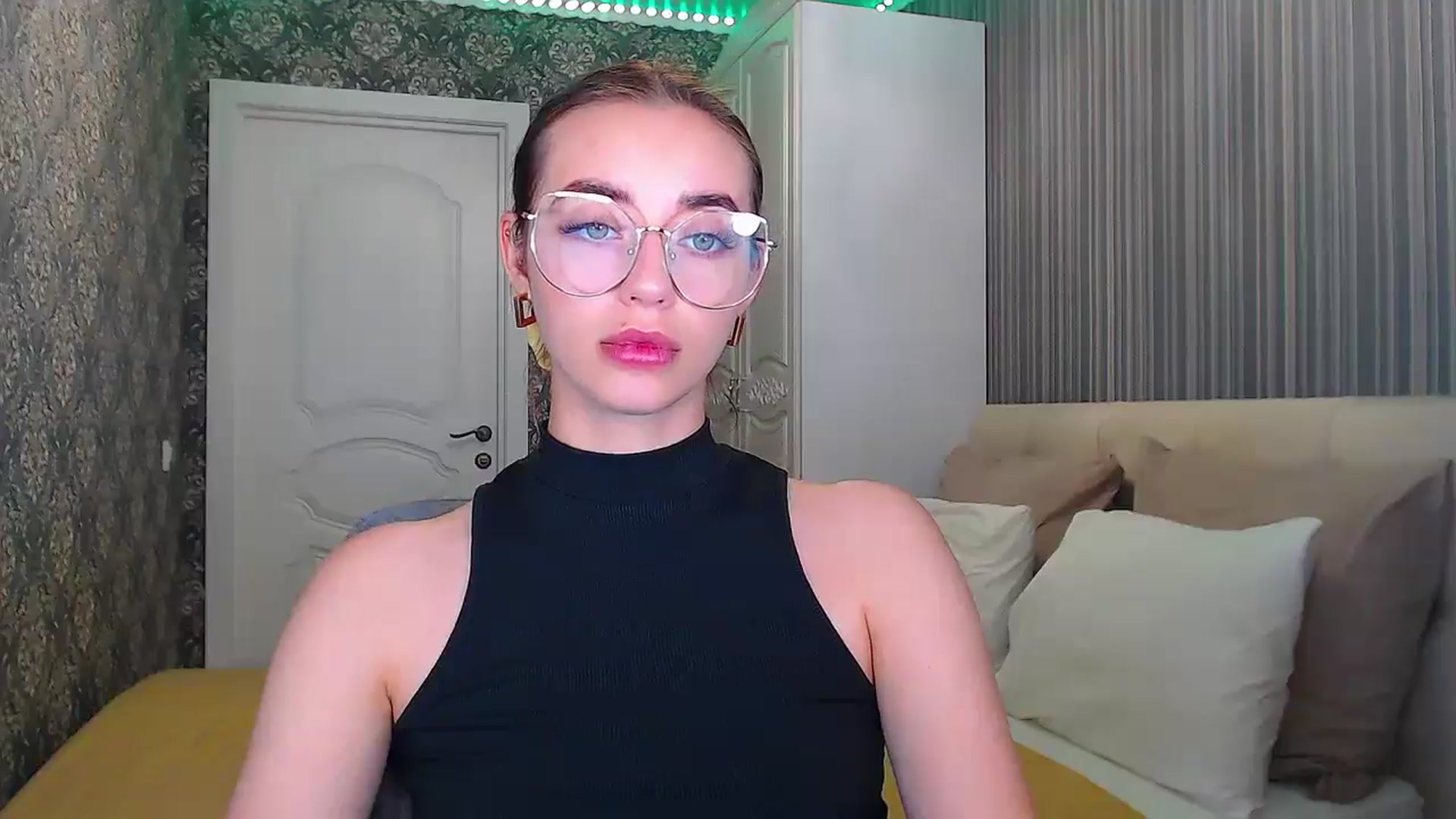 Gallery image thumbnail from EmeraldLilyyy's myfreecams stream on, 08/03/2024, 10:09 image 4 of 20