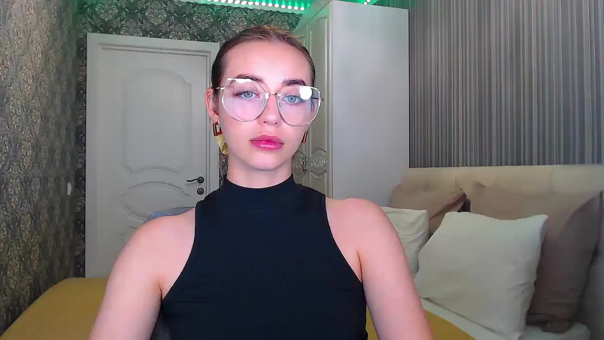Gallery image thumbnail from EmeraldLilyyy's myfreecams stream on, 08/03/2024, 10:09 image 3 of 20