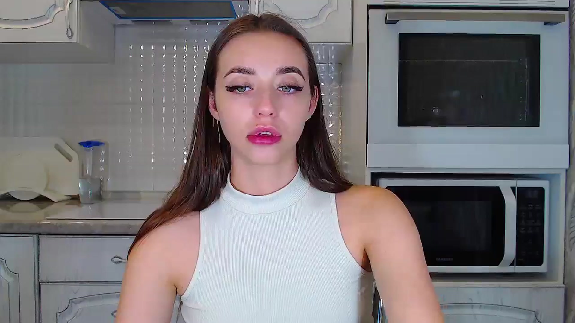 Gallery image thumbnail from EmeraldLilyyy's myfreecams stream on, 10/07/2024, 12:11 image 4 of 20