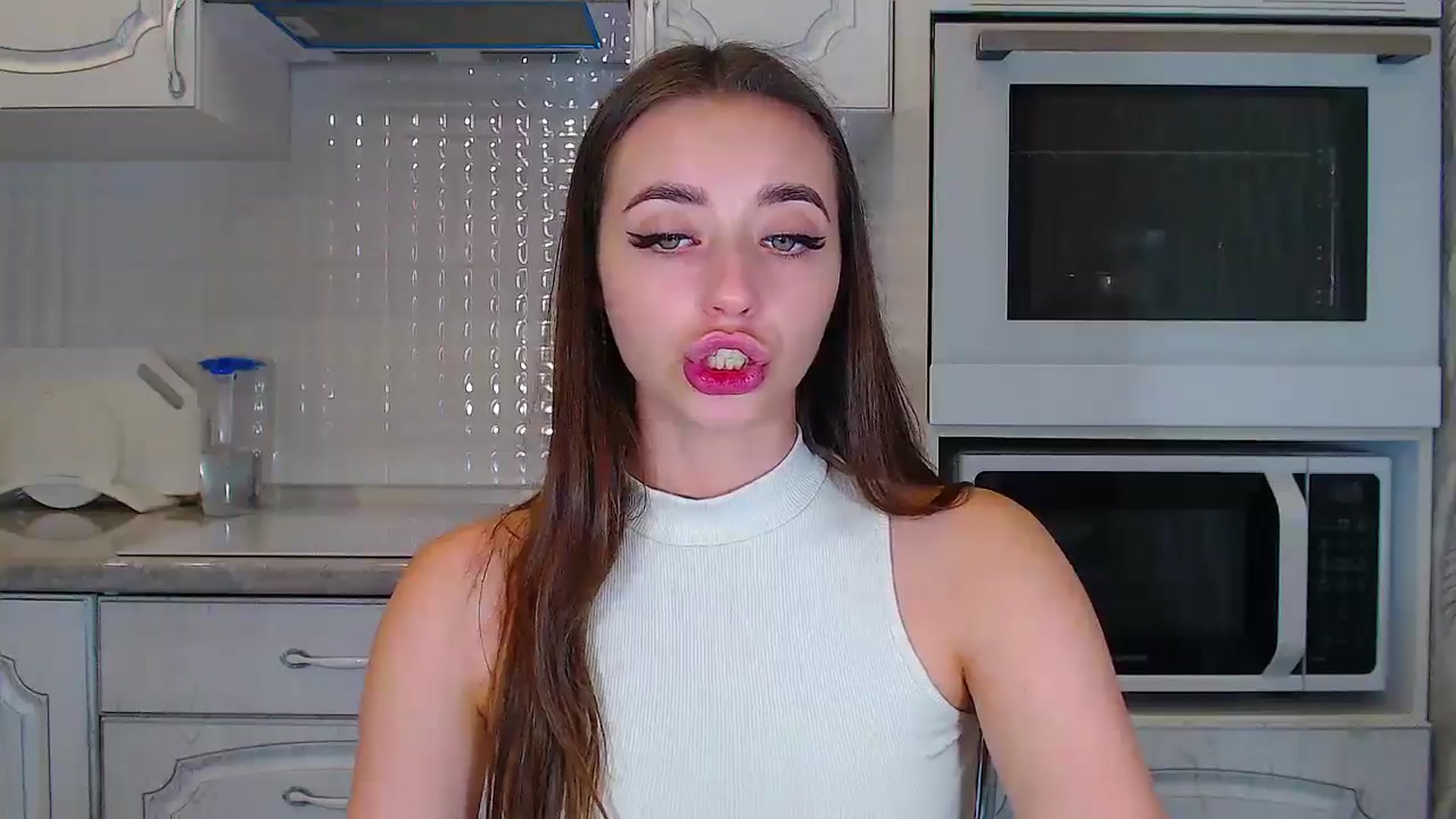Gallery image thumbnail from EmeraldLilyyy's myfreecams stream on, 10/07/2024, 12:31 image 11 of 20