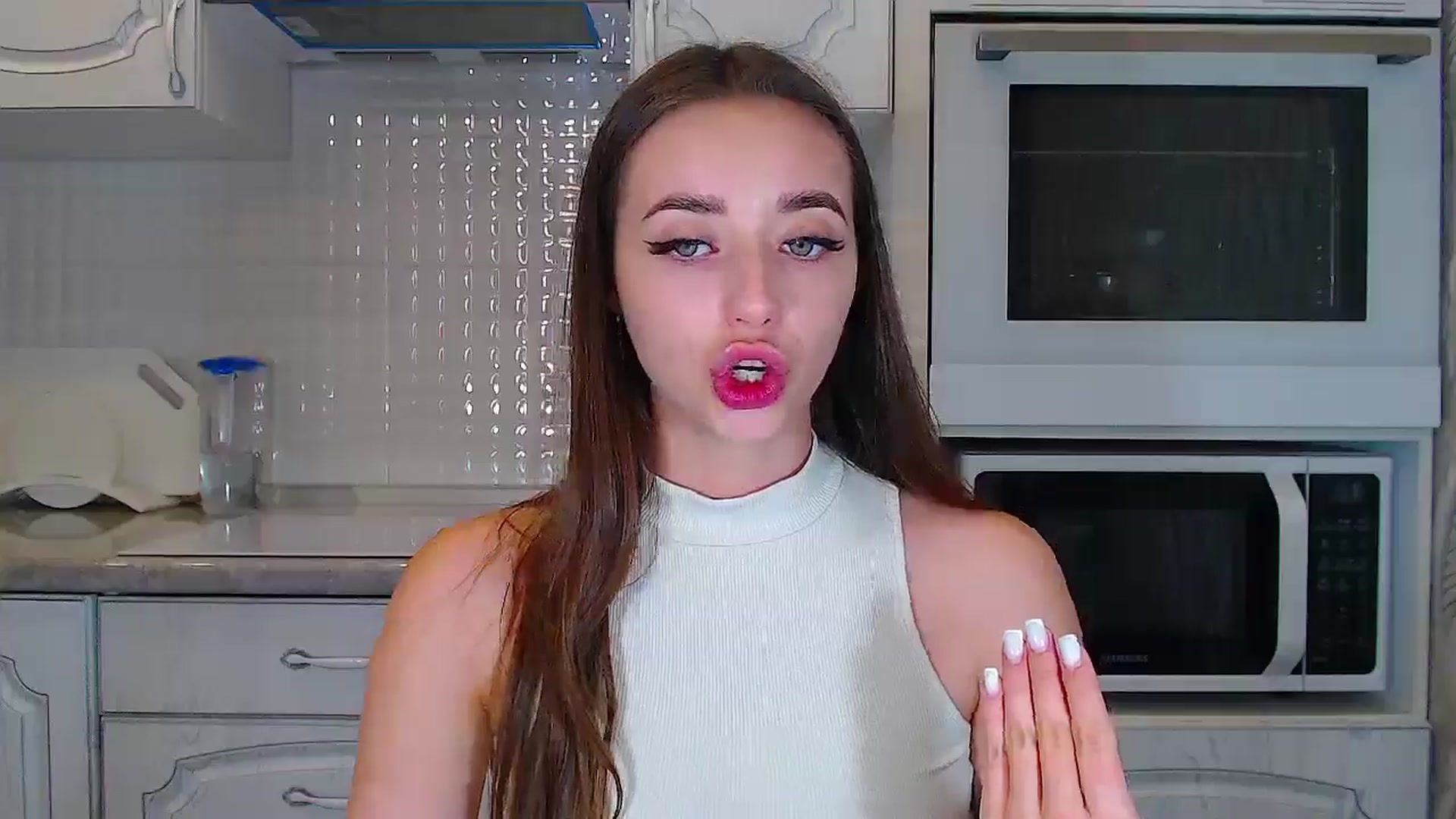 Gallery image thumbnail from EmeraldLilyyy's myfreecams stream on, 10/07/2024, 12:31 image 6 of 20