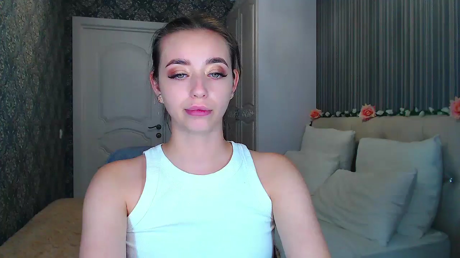 Gallery image thumbnail from EmeraldLilyyy's myfreecams stream on, 10/09/2024, 11:47 image 15 of 20