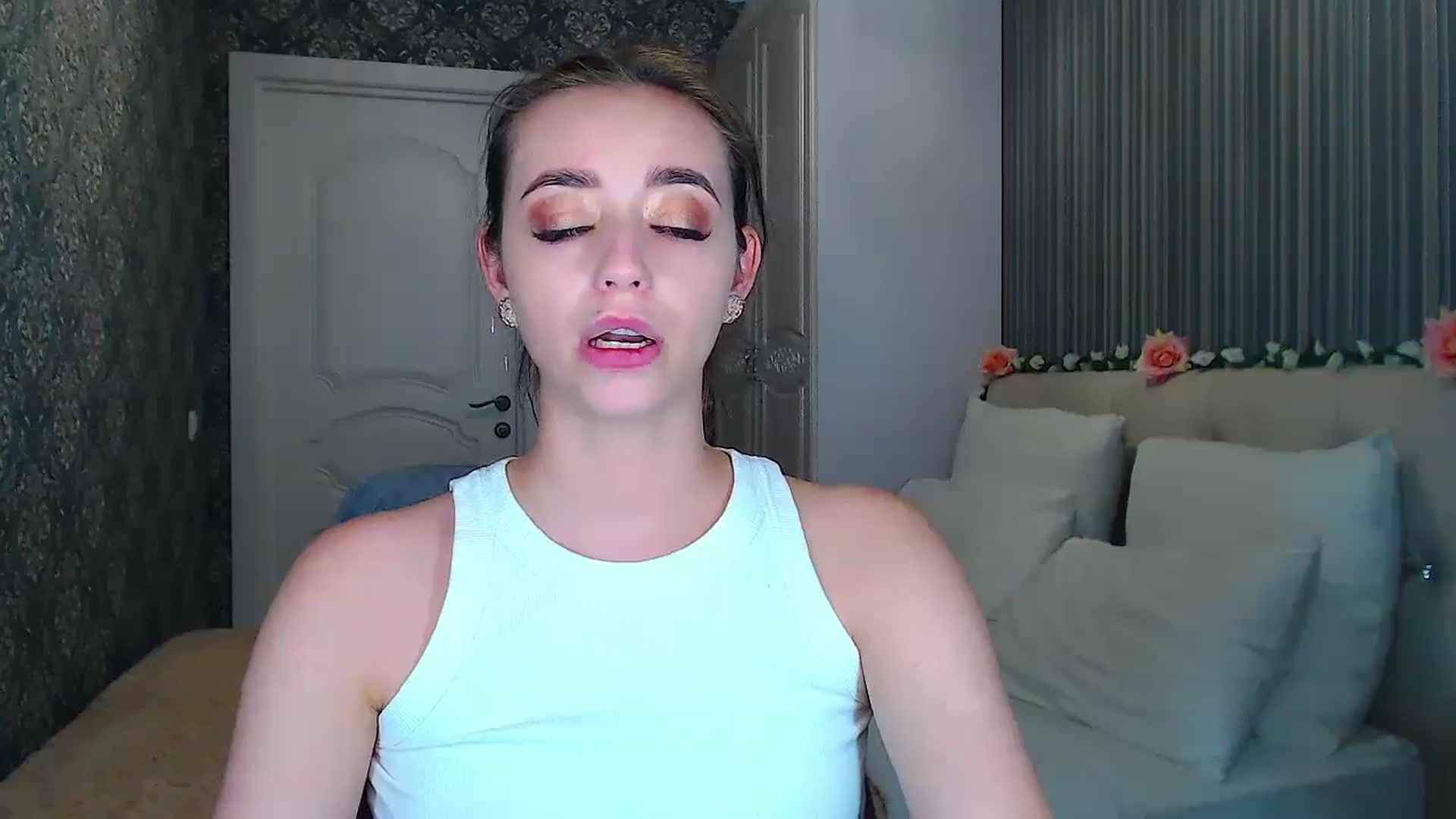 Gallery image thumbnail from EmeraldLilyyy's myfreecams stream on, 10/09/2024, 11:47 image 16 of 20