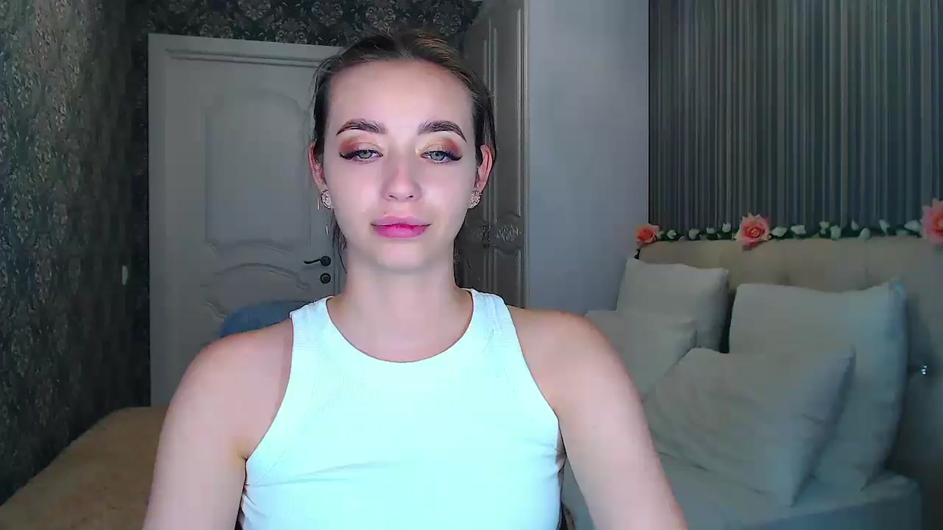 Gallery image thumbnail from EmeraldLilyyy's myfreecams stream on, 10/09/2024, 11:47 image 17 of 20