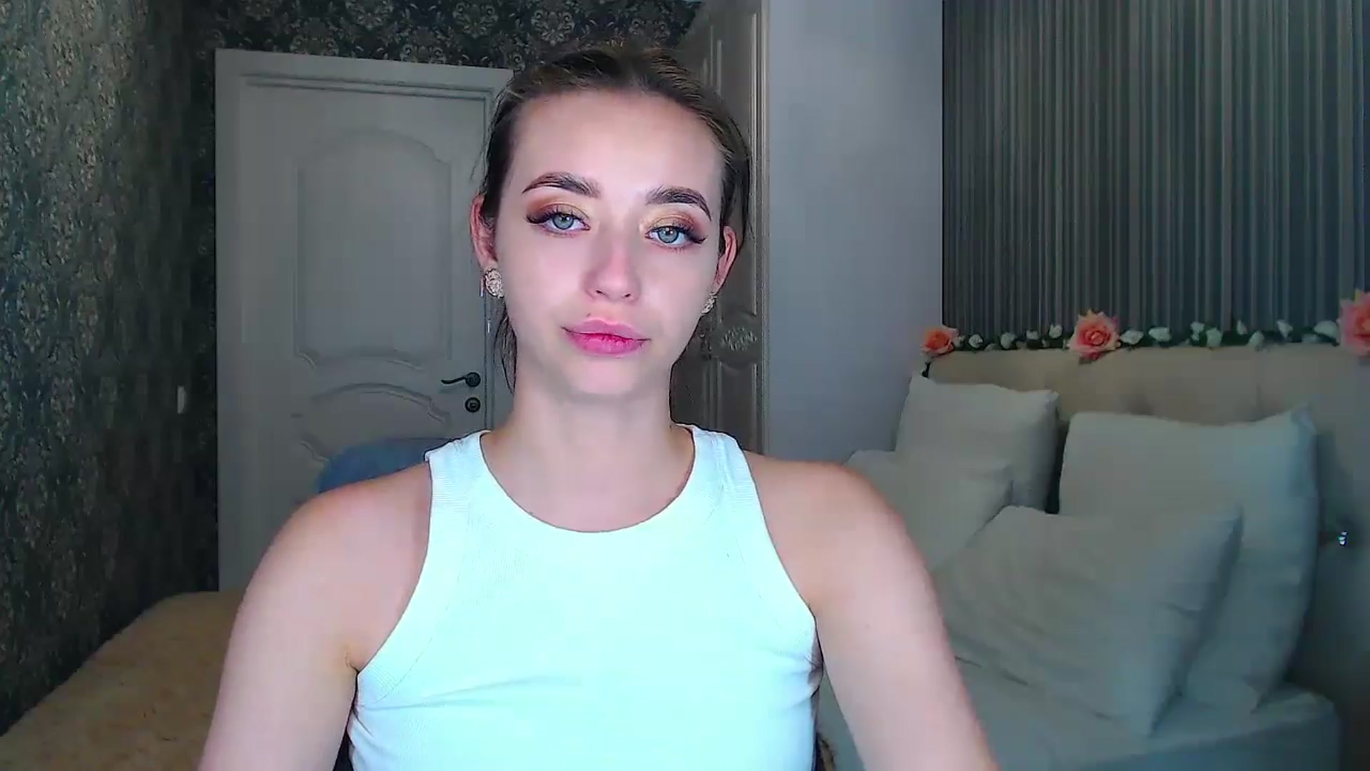 Gallery image thumbnail from EmeraldLilyyy's myfreecams stream on, 10/09/2024, 11:47 image 18 of 20