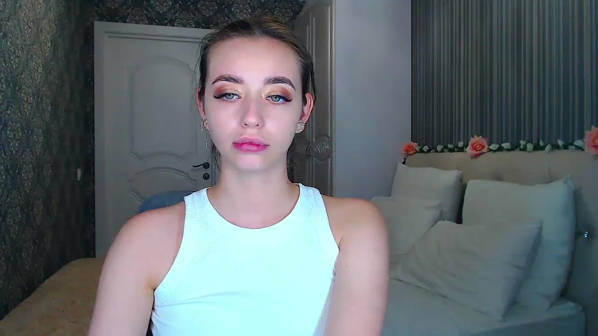 Gallery image thumbnail from EmeraldLilyyy's myfreecams stream on, 10/09/2024, 11:47 image 14 of 20