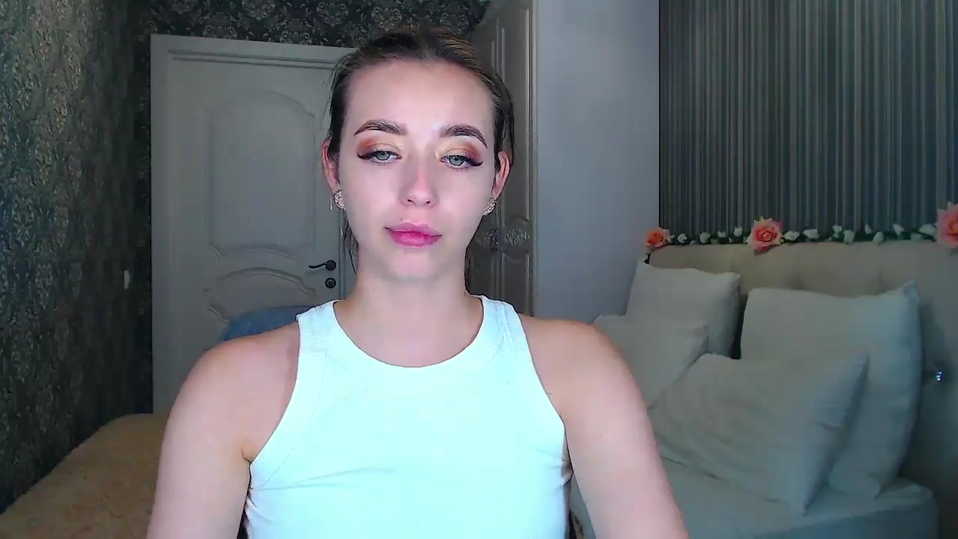 Gallery image thumbnail from EmeraldLilyyy's myfreecams stream on, 10/09/2024, 11:47 image 8 of 20