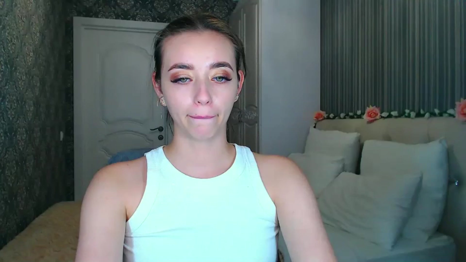 Gallery image thumbnail from EmeraldLilyyy's myfreecams stream on, 10/09/2024, 11:47 image 13 of 20