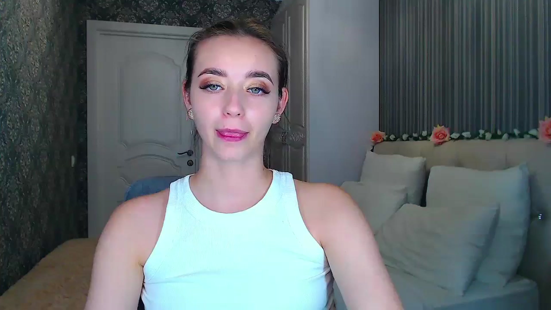 Gallery image thumbnail from EmeraldLilyyy's myfreecams stream on, 10/09/2024, 12:31 image 13 of 20