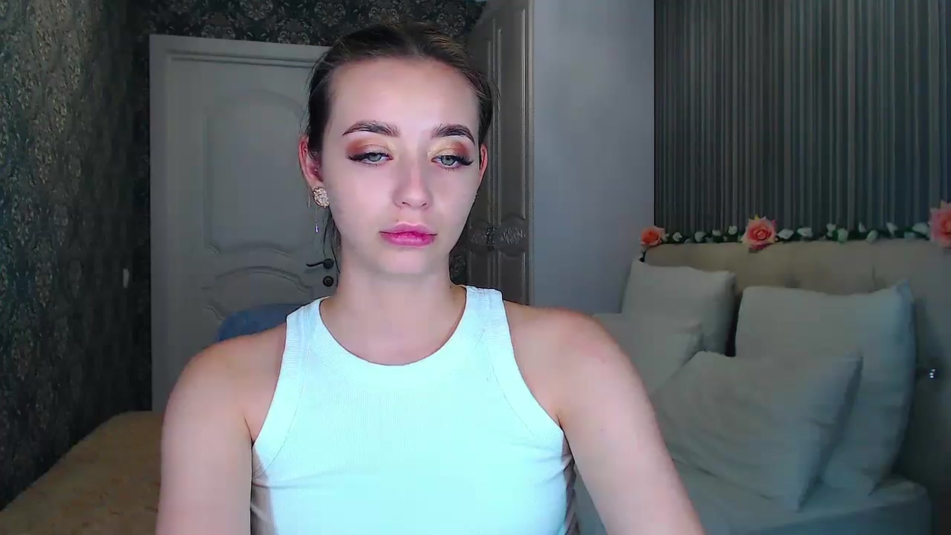 Gallery image thumbnail from EmeraldLilyyy's myfreecams stream on, 10/09/2024, 12:31 image 6 of 20