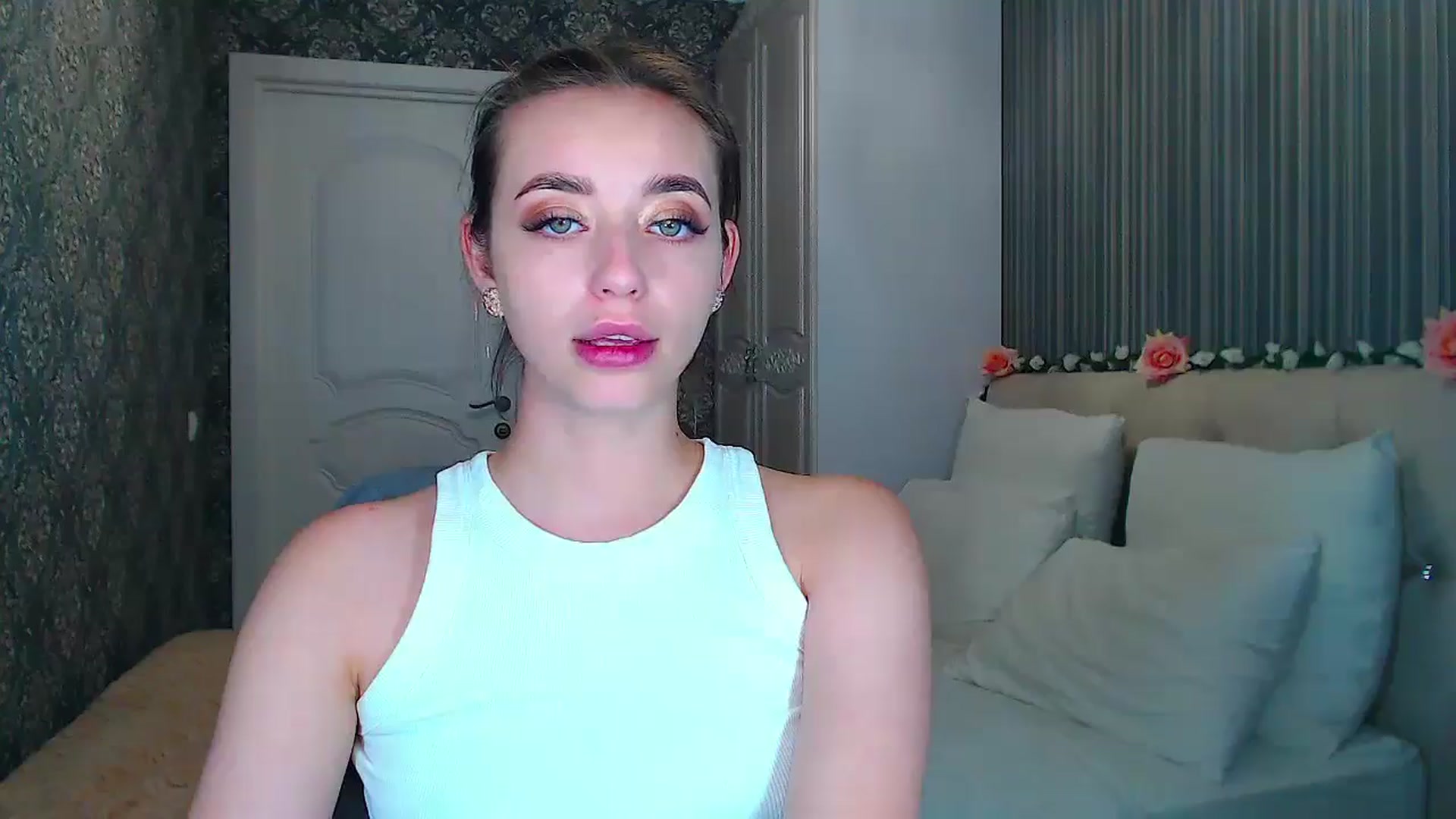 Gallery image thumbnail from EmeraldLilyyy's myfreecams stream on, 10/09/2024, 12:31 image 20 of 20