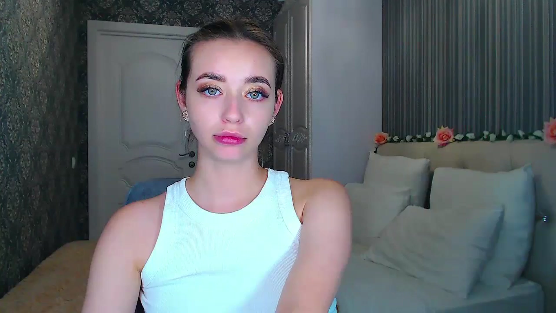 Gallery image thumbnail from EmeraldLilyyy's myfreecams stream on, 10/09/2024, 12:31 image 12 of 20