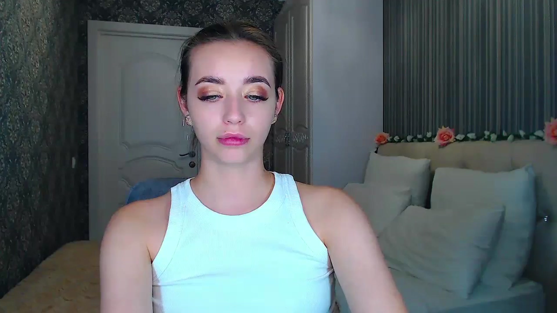Gallery image thumbnail from EmeraldLilyyy's myfreecams stream on, 10/09/2024, 12:31 image 14 of 20